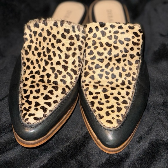 Sleek Brown and Black Mules with Pointed Toe - Picture 4 of 12